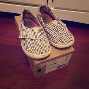 Tiny Toms size 9